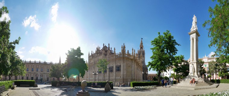 Seville Cathedral and Giralda Tower from Plaza del Triunfo, Sevilla, Andalusia, Spain